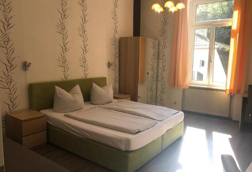 标准三人间, Kurhotel Quellenhof
