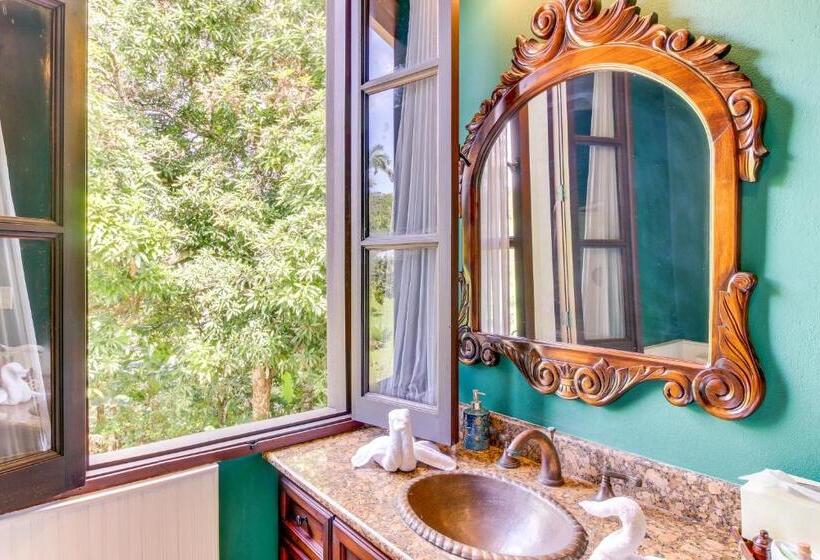 سوییت, Colonial Suite @ Mahogany Hall