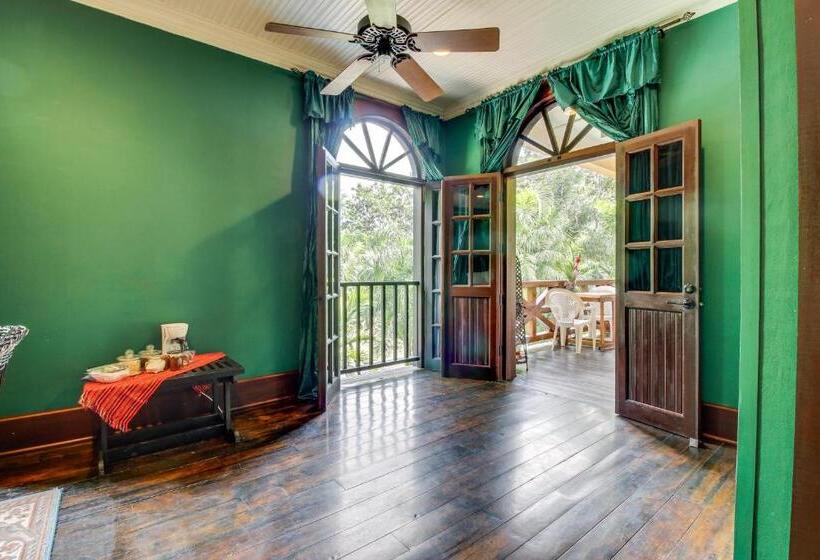 سوییت, Colonial Suite @ Mahogany Hall
