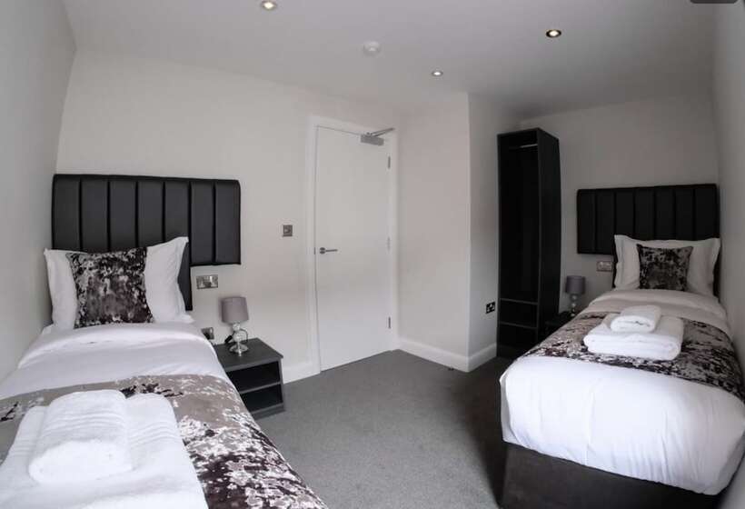 Quarto Familiar, Anelli