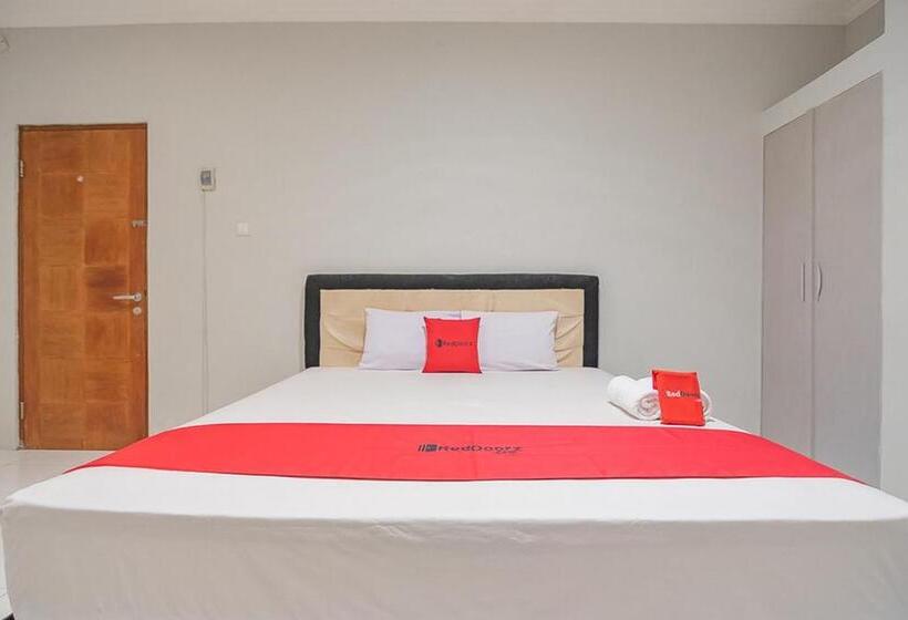 Номер Deluxe, Reddoorz Plus At Bukit Cinta Street Balikpapan