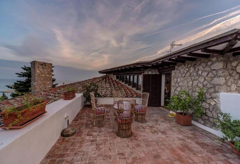 Люкс Deluxe Вид на Море, Villa Valdroni
