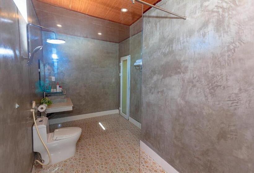 اتاق استاندارد سه نفره, Lucky Homes