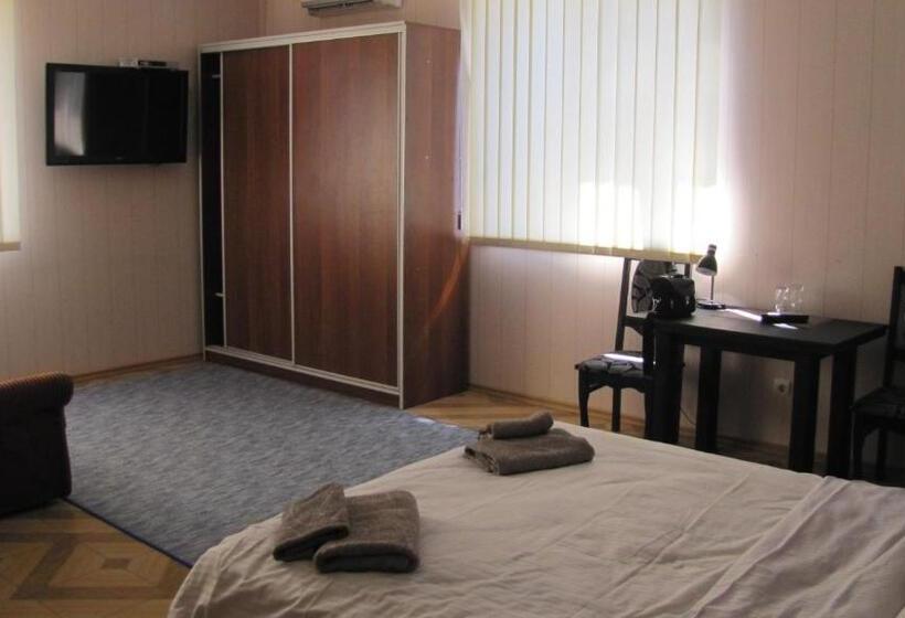 Семейный Номер, Mini Hotel Leon