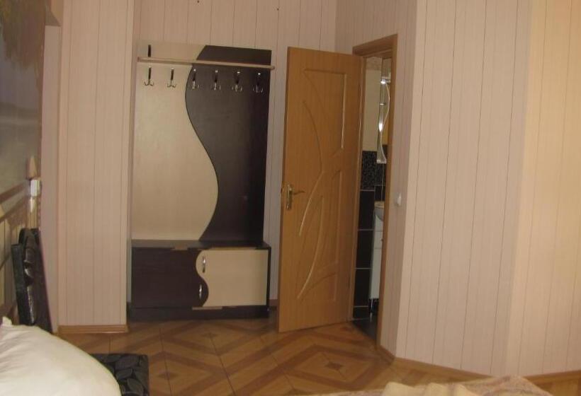 Семейный Номер, Mini Hotel Leon