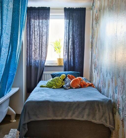 اتاق اکونومی یک تخته, Bed And Books På österlens Gästhärbärge