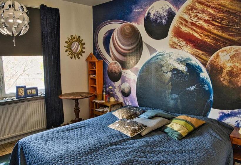 اتاق کلاسیک سه تخته, Bed And Books På österlens Gästhärbärge