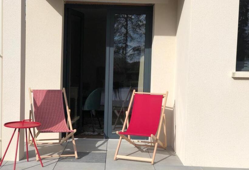 Люкс Вид на Бассейн, L Esprit Du Clain Chambres D Hôtes Bandb De Standing Proches Du Futuroscope Golf Et Lac De St Cyr