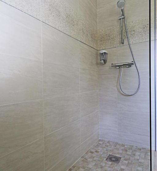 Люкс Вид на Бассейн, L Esprit Du Clain Chambres D Hôtes Bandb De Standing Proches Du Futuroscope Golf Et Lac De St Cyr