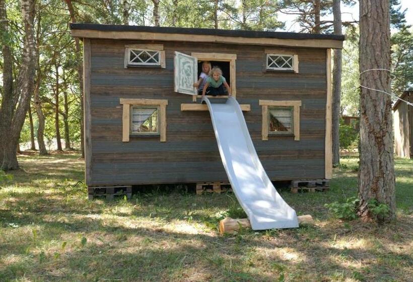 Семейный Номер, Fide äventyrsby & Camping