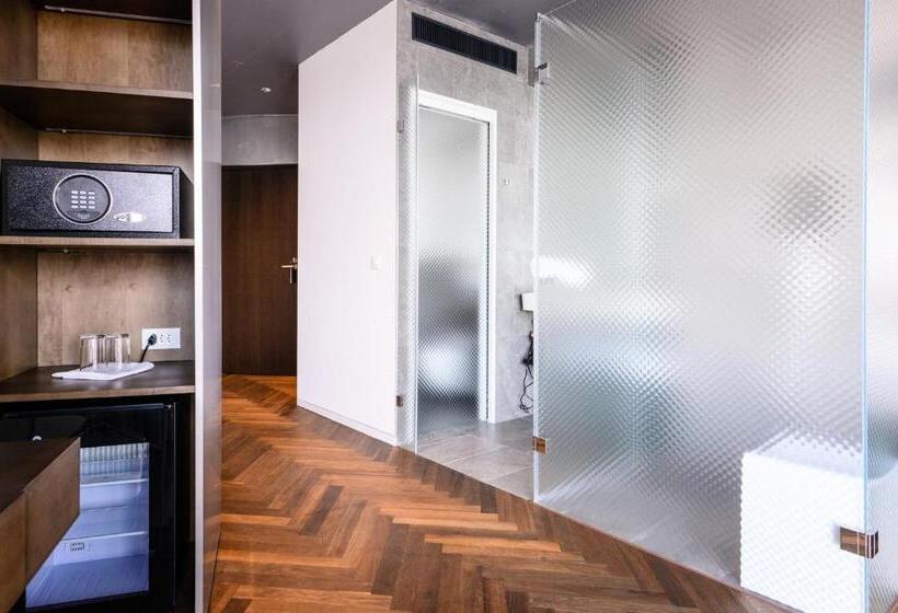 سوییت جونیور با چشم‌انداز دریاچه, Hirschen Oberkirch   Design Boutique