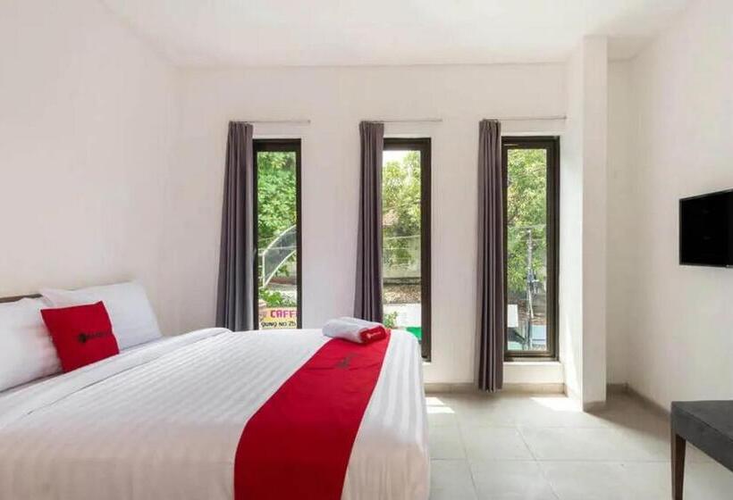 Номер Deluxe, Reddoorz Near Kaza Mall Surabaya