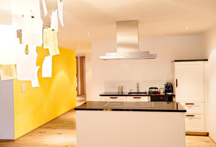 Люкс, Firefly Luxury Suites