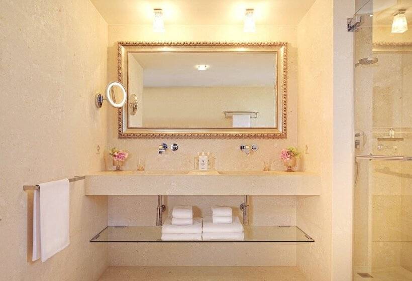 سوئیت لوکس با چشم‌انداز کوهستان, Guarda Golf Hotel & Residences