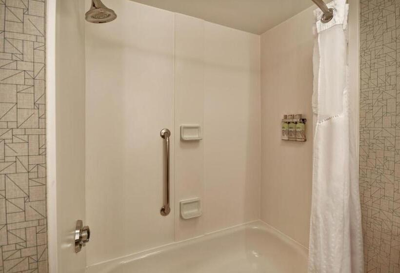 Люкс Кровать Кинг, Holiday Inn Express Newport North   Middletown, An Ihg