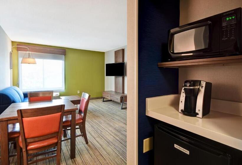 Люкс Кровать Кинг, Holiday Inn Express Newport North   Middletown, An Ihg