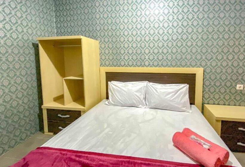 Номер Deluxe, Tini S Guest House Malang Mitra Reddoorz
