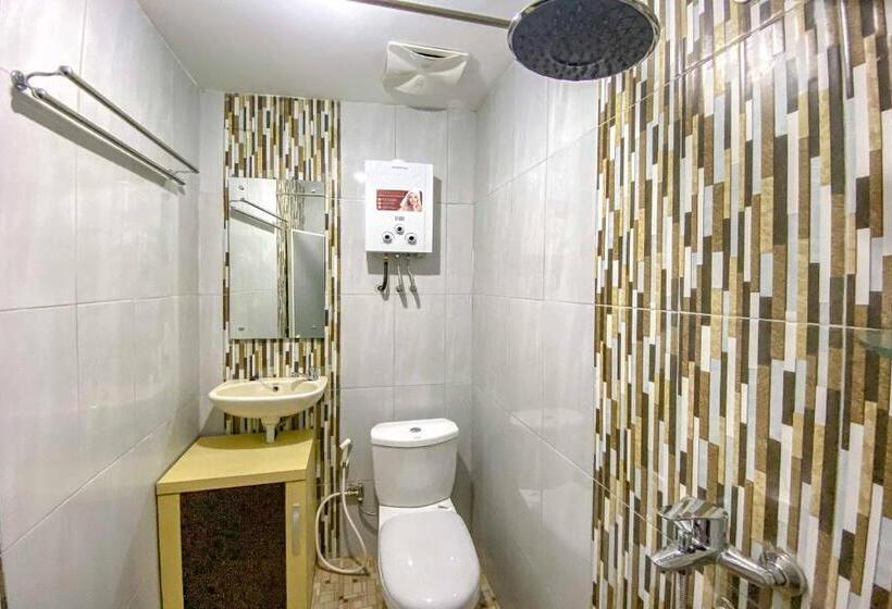 Номер Deluxe, Tini S Guest House Malang Mitra Reddoorz