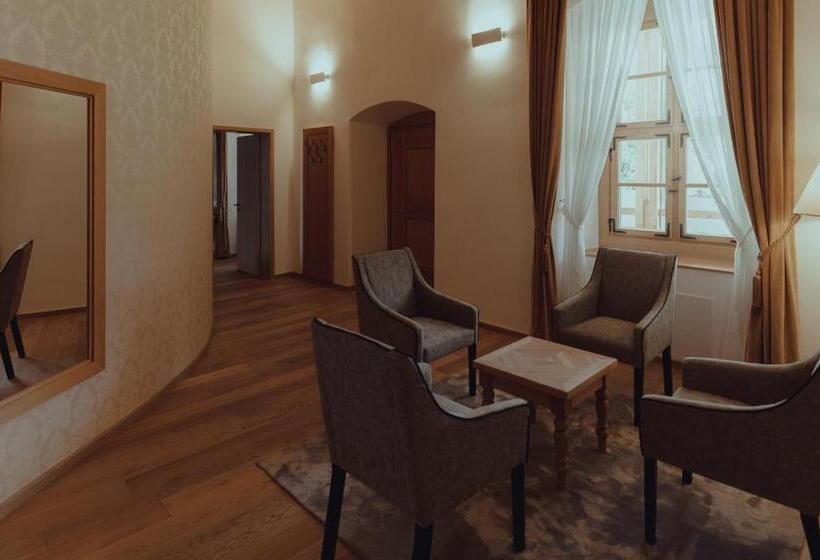 Номер Deluxe, Brigadéros Hotel Brigadír Borsi