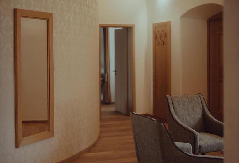 Номер Deluxe, Brigadéros Hotel Brigadír Borsi