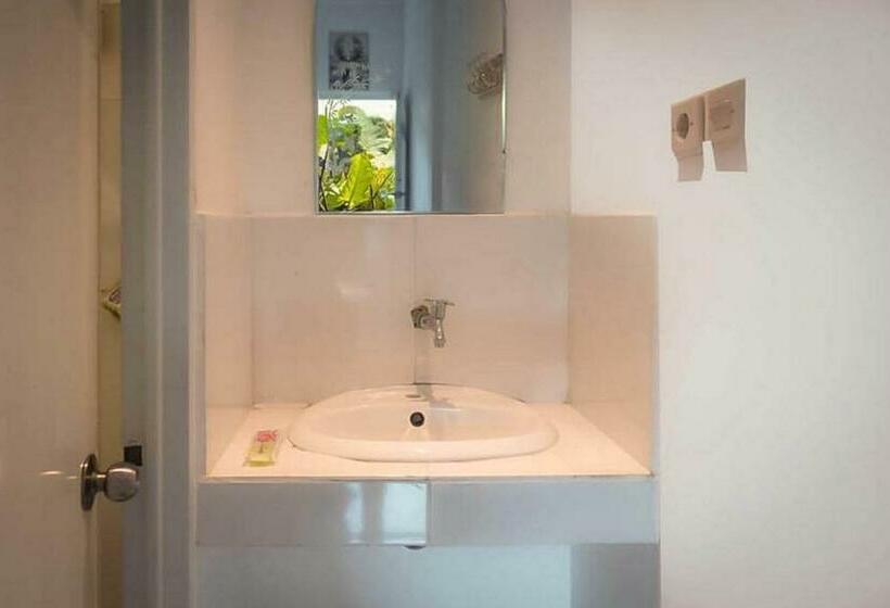 Номер Стандарт, Reddoorz Near Rs Mitra Keluarga Depok