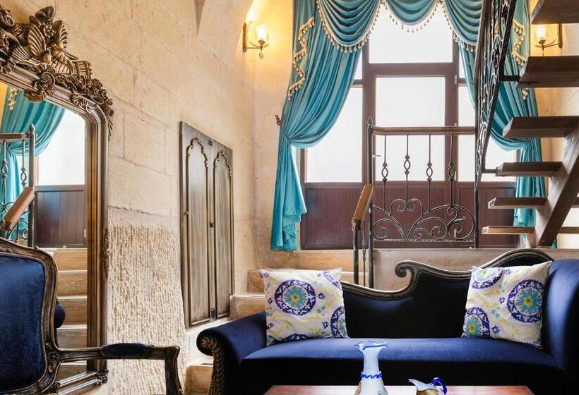 Люкс с Бассейном, Elysion Cave Suites