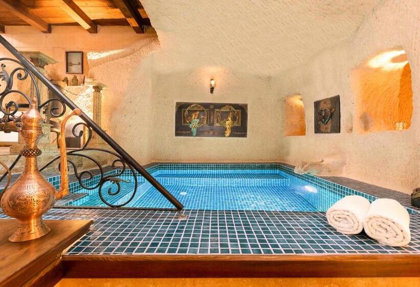 Люкс с Бассейном, Elysion Cave Suites
