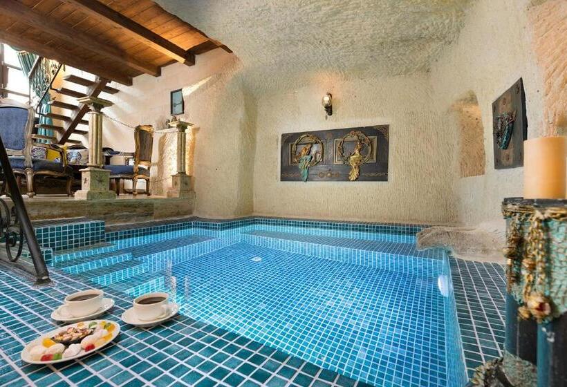 Люкс с Бассейном, Elysion Cave Suites