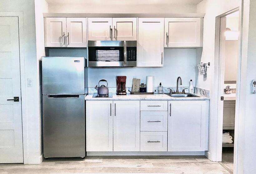 프레지덴셜 스위트, Organic Beach Retreat