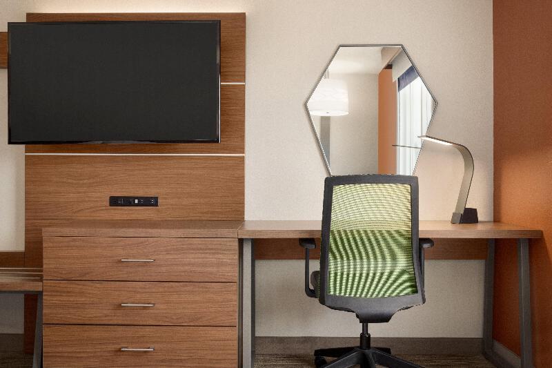Номер Стандарт Кровать Кинг Адаптированный для Инвалидов, Holiday Inn Express Hotel & Suites Auburn   University Area, An Ihg
