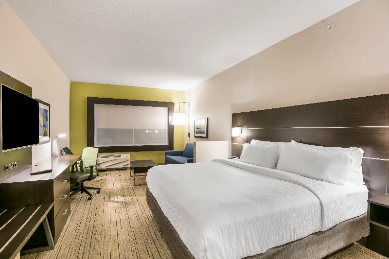 Номер Стандарт Адаптированный для Инвалидов, Holiday Inn Express Hotel & Suites Greensboro East, An Ihg