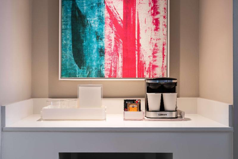 Büyük Çift Kişilik Yataklı Süit, Holiday Inn Express Hotel And Suites Athens, An Ihg