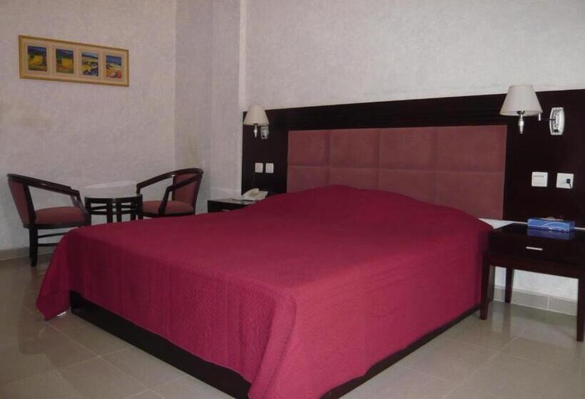اتاق لوکس با بالکن, Le Relais
