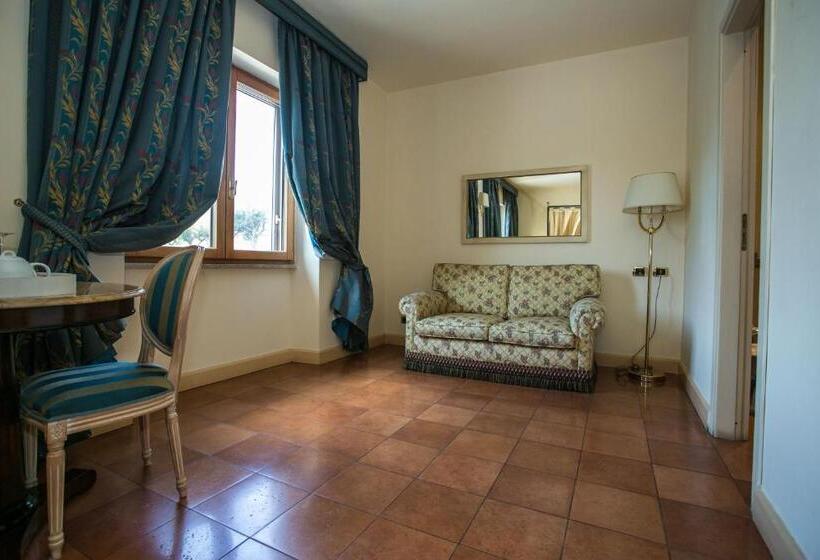 Полулюкс, Quadrifoglio Roma Eur