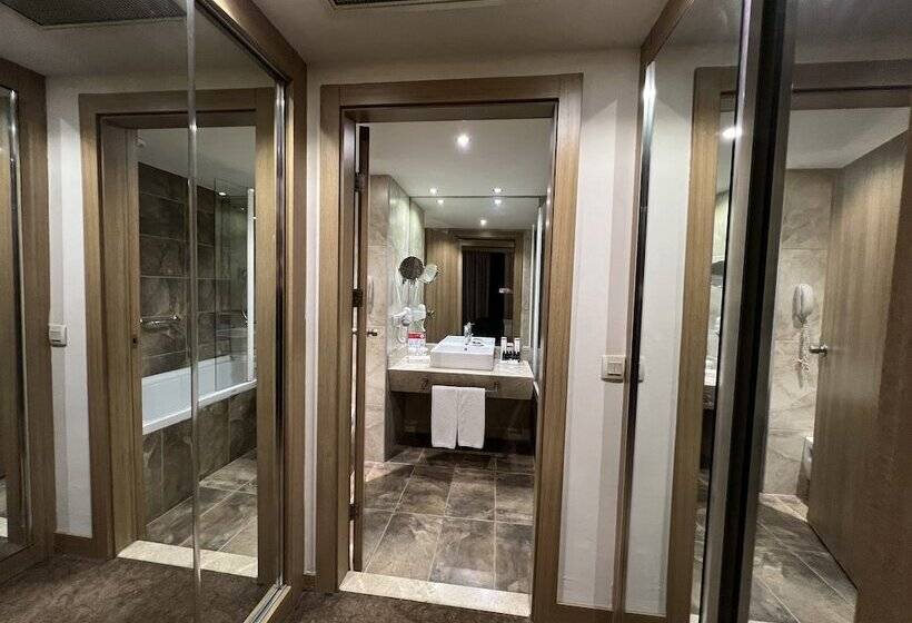 سوییت جونیور, Kaya Izmir Thermal & Convention
