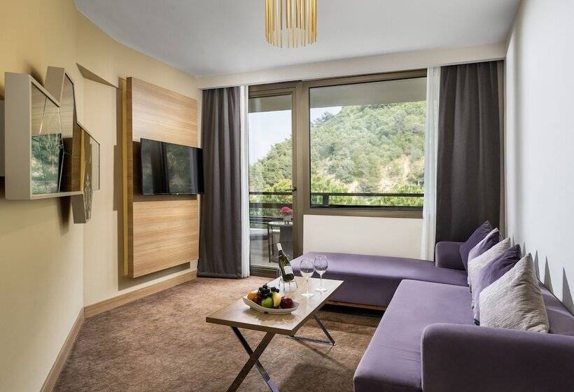 سوییت جونیور, Kaya Izmir Thermal & Convention
