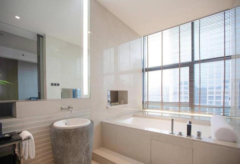سوئیت اجرایی با تخت کینگ, Pullman Shanghai Jing An
