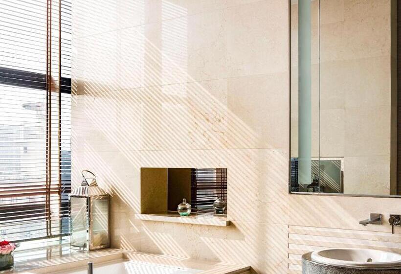 سوئیت اجرایی با تخت کینگ, Pullman Shanghai Jing An