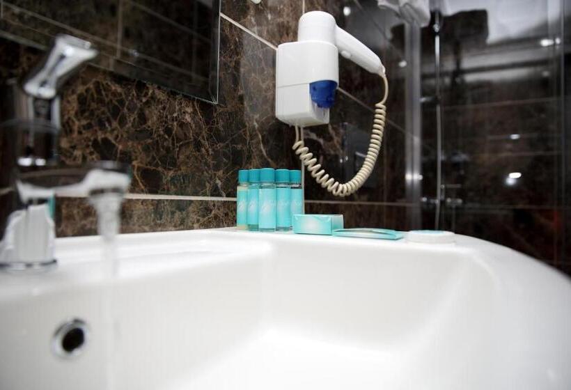 اتاق استاندارد چهار تخته با چشم‌انداز دریا, Mavi Deniz Otel   All Inclusive