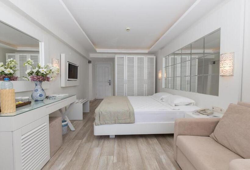 اتاق استاندارد چهار تخته با چشم‌انداز دریا, Mavi Deniz Otel   All Inclusive