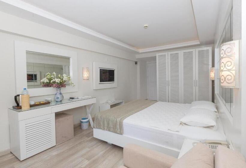 اتاق استاندارد چهارنفره با چشم‌انداز باغ, Mavi Deniz Otel   All Inclusive