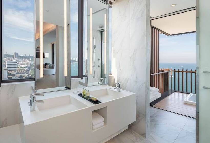Люкс Престиж, Hilton Pattaya