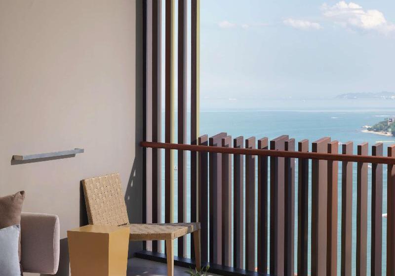 Номер Deluxe Вид на Море, Hilton Pattaya