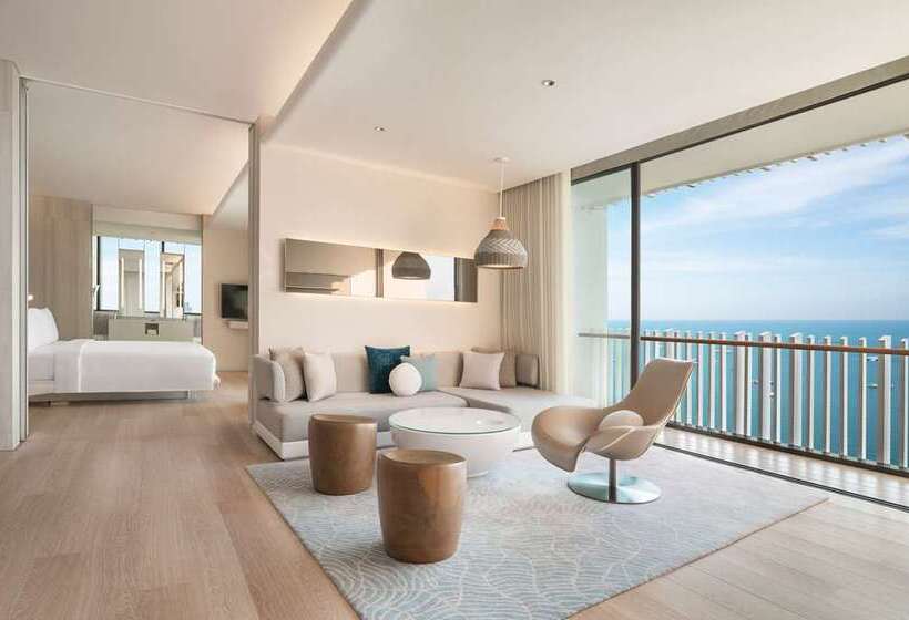 Люкс Престиж, Hilton Pattaya