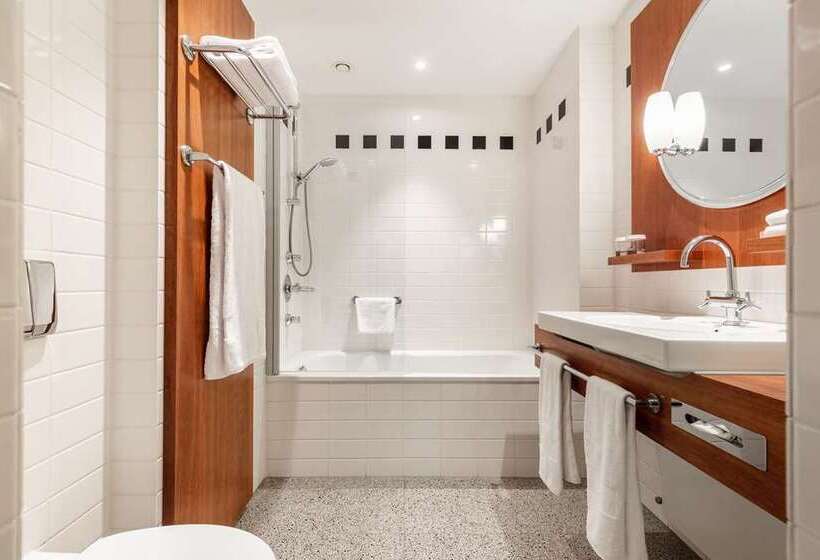 Номер Deluxe Вид на Море, Hilton Pattaya