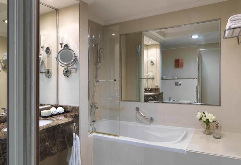Трехместный Номер Deluxe, Park Regis Kris Kin