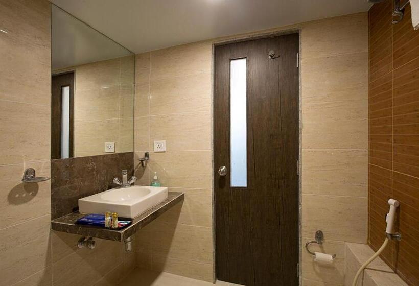 Номер Deluxe, Planet Residency