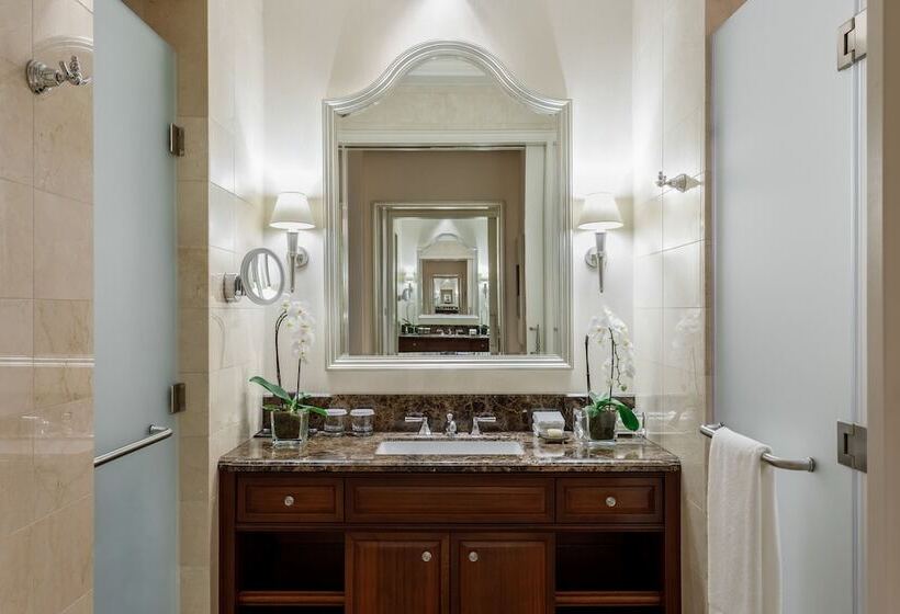 Номер Deluxe, Lotte Hotel Moscow   The Leading Hotels Of The World
