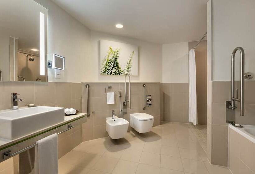 Номер Клуб, Traders Hotel, Abu Dhabi