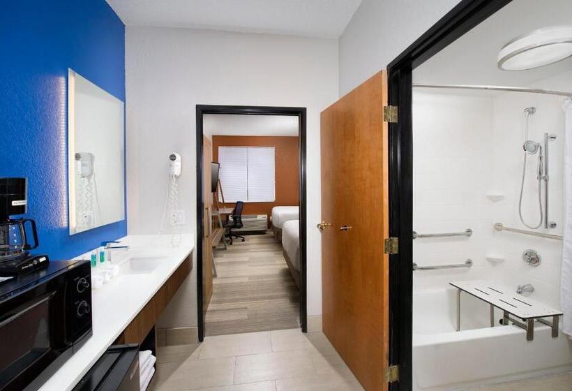 Mozgáskorlátozott Suite, Holiday Inn Express & Suites San Antonio   Downtown Market Area, An Ihg